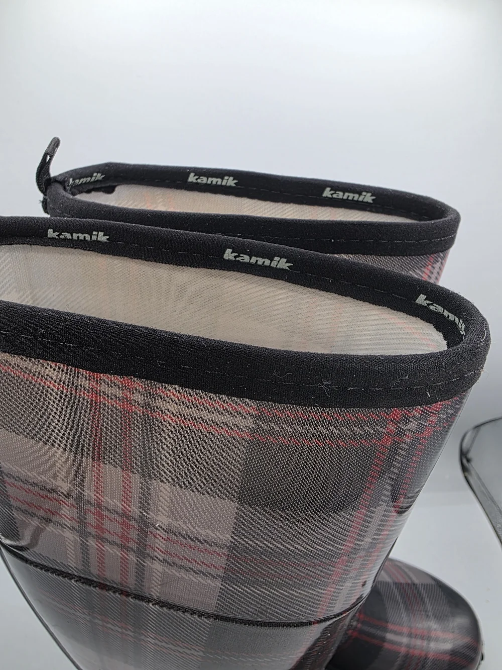 Kamik glossy plaid